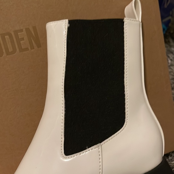 STEVE MADDEN!! BRAND NEW NEVER BEEN WORN BEFORE TEASER WHITE PATENT HEEL BOOTS - Picture 9 of 13